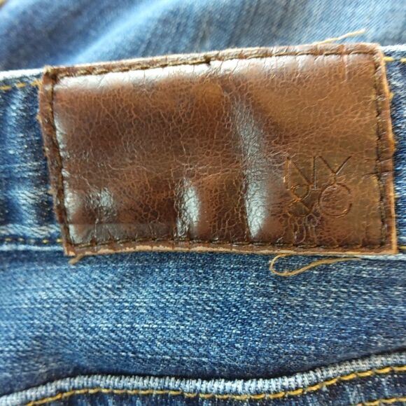 New York & Company premium Flare five-pocket Jeans - Picture 10 of 13